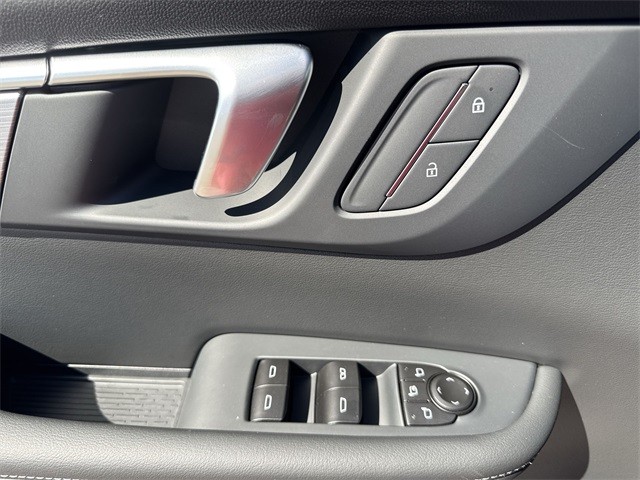 Buick Enclave Vehicle Full-screen Gallery Image 13