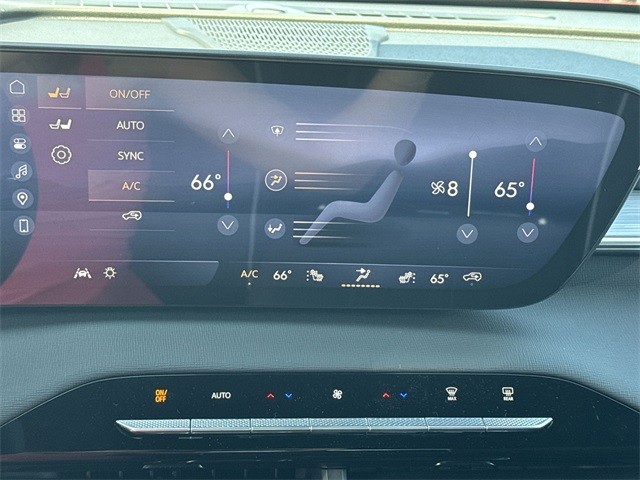 Buick Enclave Vehicle Full-screen Gallery Image 19