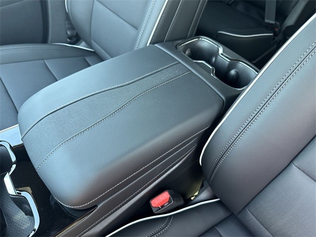 Buick Enclave Vehicle Full-screen Gallery Image 21