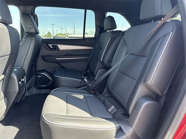 Buick Enclave Vehicle Full-screen Gallery Image 22