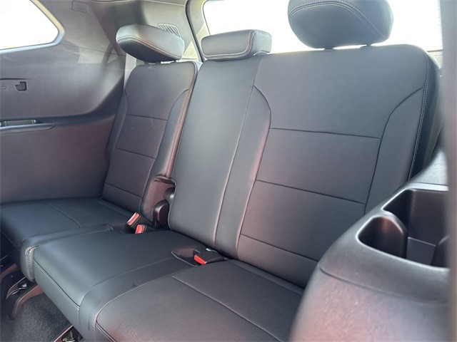 Buick Enclave Vehicle Full-screen Gallery Image 23