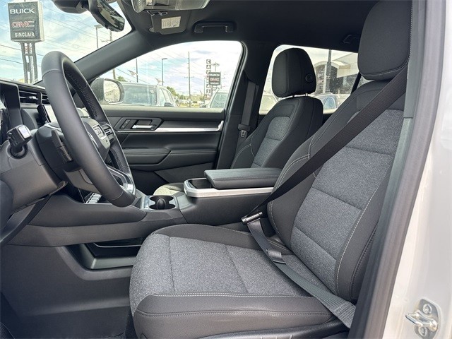 GMC Terrain Vehicle Full-screen Gallery Image 11