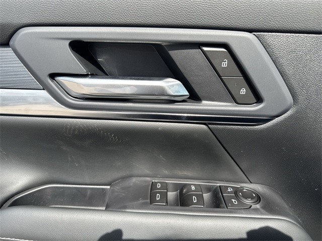 GMC Terrain Vehicle Full-screen Gallery Image 13