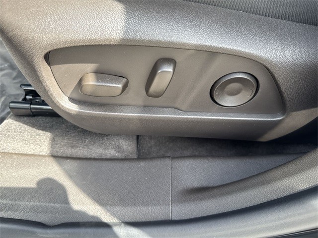 GMC Terrain Vehicle Full-screen Gallery Image 12