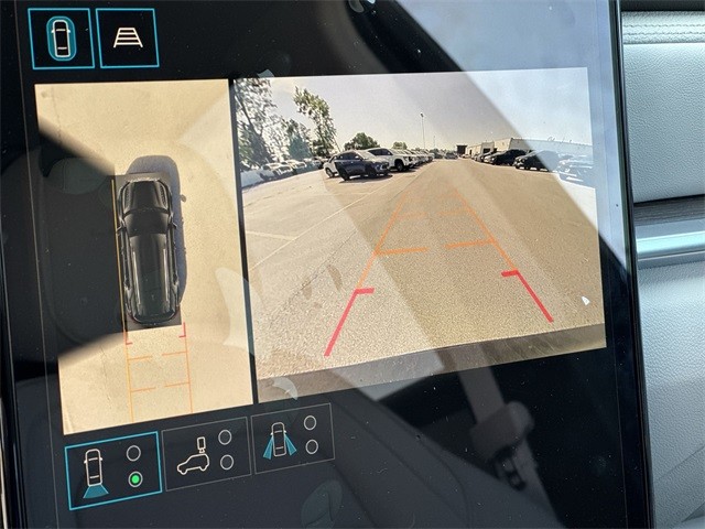 GMC Terrain Vehicle Full-screen Gallery Image 17