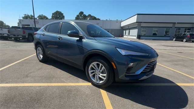 Buick Envista Vehicle Full-screen Gallery Image 02