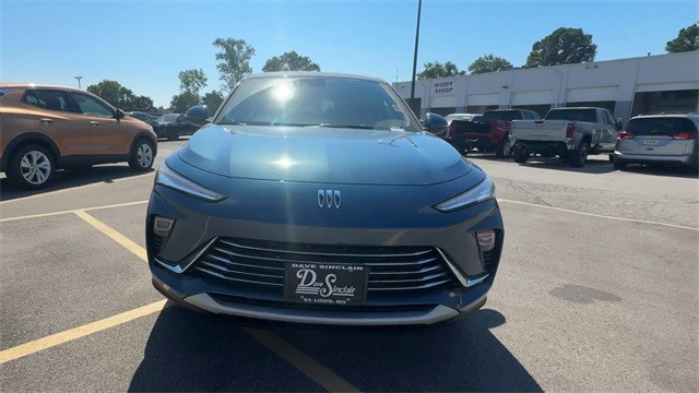 Buick Envista Vehicle Full-screen Gallery Image 03