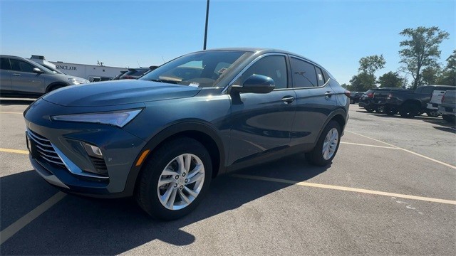 Buick Envista Vehicle Full-screen Gallery Image 04