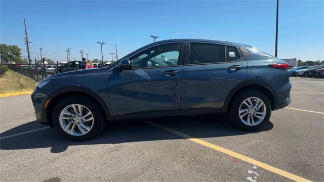 Buick Envista Vehicle Full-screen Gallery Image 05