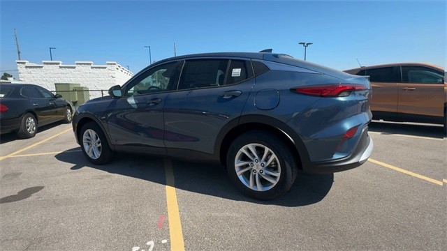 Buick Envista Vehicle Full-screen Gallery Image 06