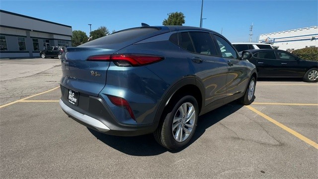 Buick Envista Vehicle Full-screen Gallery Image 08