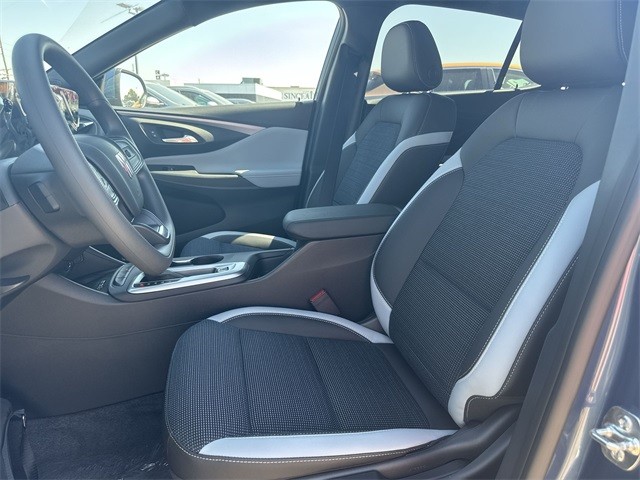 Buick Envista Vehicle Full-screen Gallery Image 11