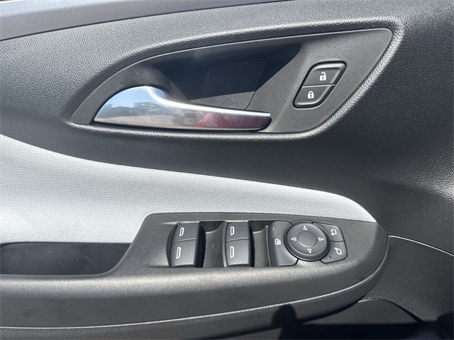 Buick Envista Vehicle Full-screen Gallery Image 13