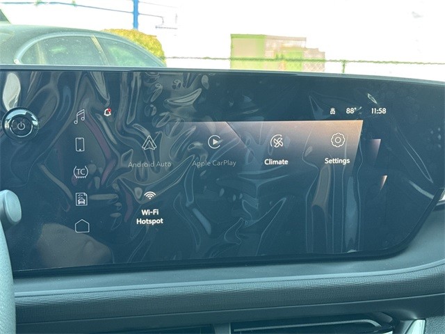 Buick Envista Vehicle Full-screen Gallery Image 16