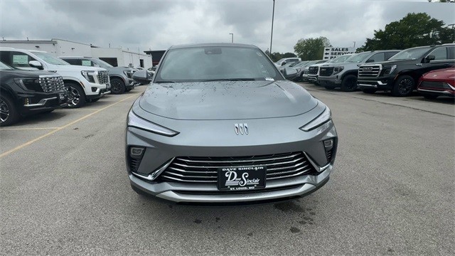 Buick Envista Vehicle Full-screen Gallery Image 03