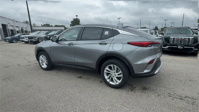 Buick Envista Vehicle Full-screen Gallery Image 06