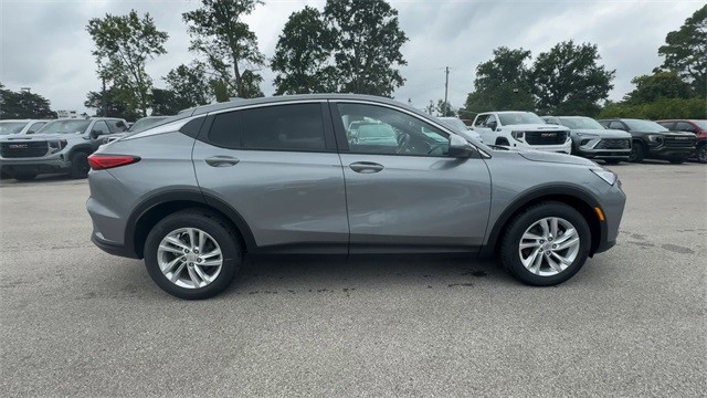 Buick Envista Vehicle Full-screen Gallery Image 09