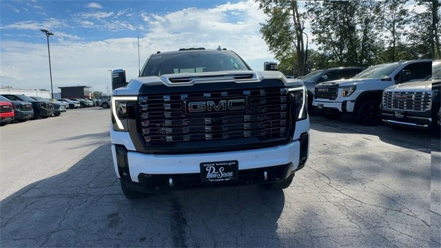 GMC Sierra 2500HD Vehicle Full-screen Gallery Image 03