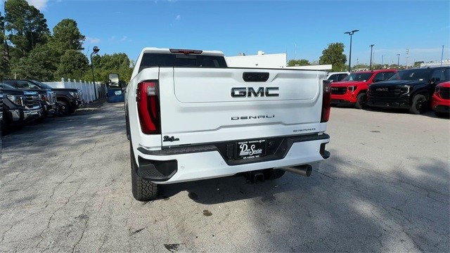 GMC Sierra 2500HD Vehicle Full-screen Gallery Image 07
