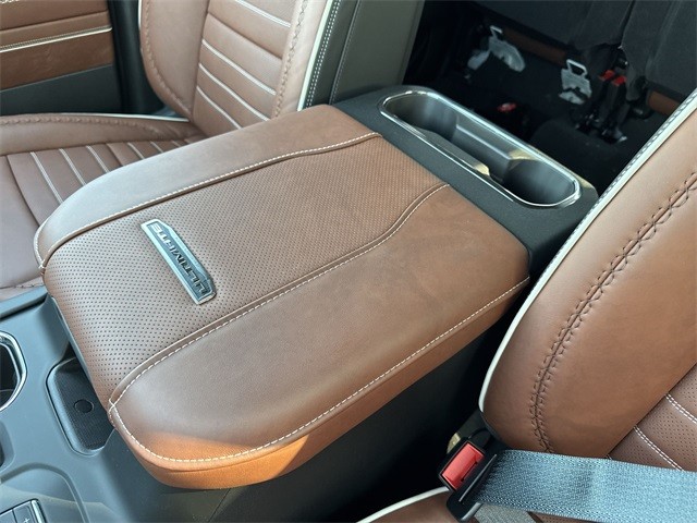 GMC Sierra 2500HD Vehicle Full-screen Gallery Image 21