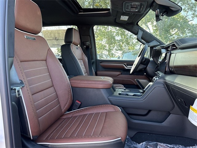 GMC Sierra 2500HD Vehicle Full-screen Gallery Image 25