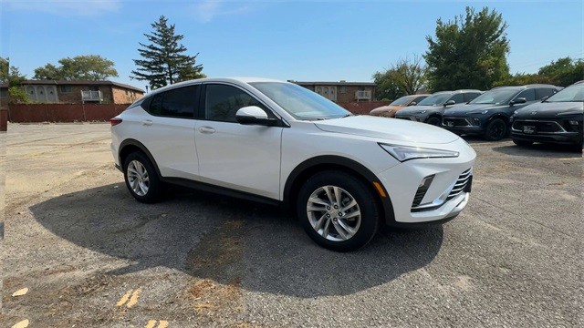 Buick Envista Vehicle Full-screen Gallery Image 02