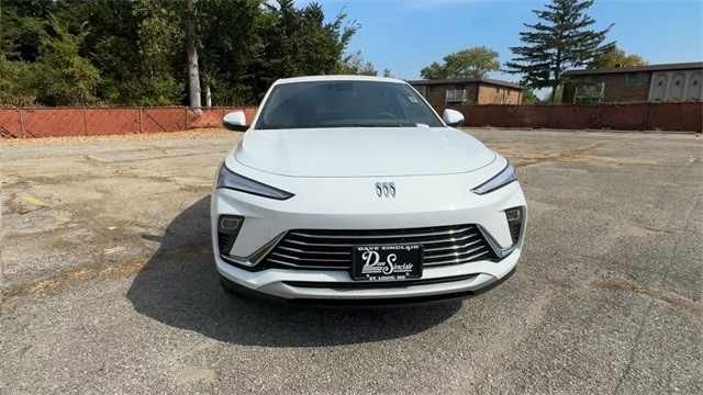 Buick Envista Vehicle Full-screen Gallery Image 03