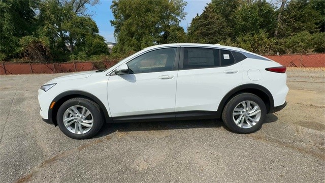 Buick Envista Vehicle Full-screen Gallery Image 05