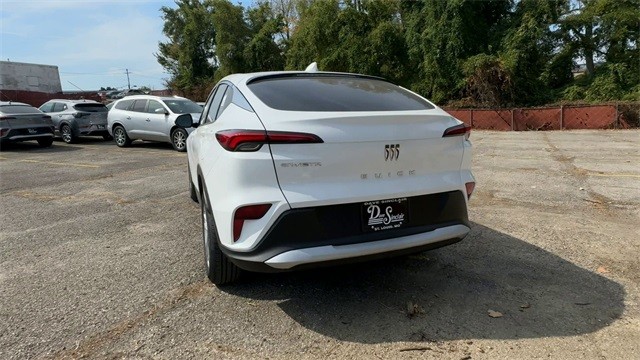 Buick Envista Vehicle Full-screen Gallery Image 07