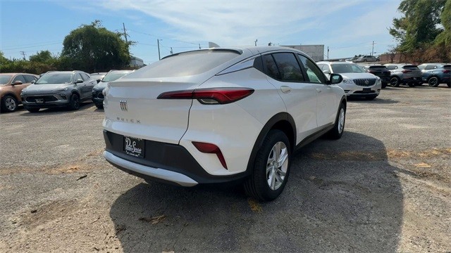 Buick Envista Vehicle Full-screen Gallery Image 08