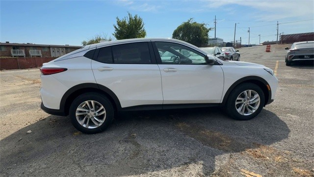 Buick Envista Vehicle Full-screen Gallery Image 09