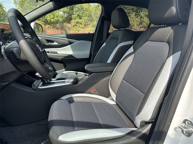 Buick Envista Vehicle Full-screen Gallery Image 11