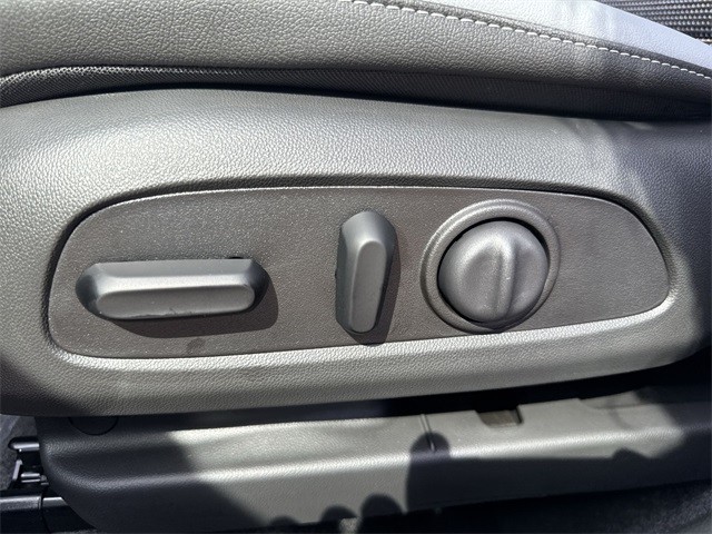 Buick Envista Vehicle Full-screen Gallery Image 12