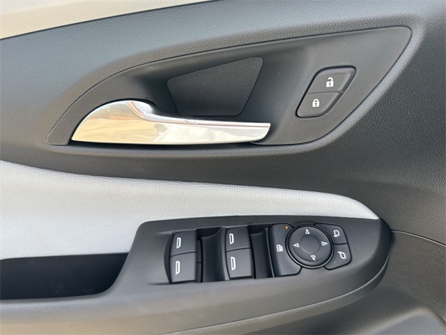 Buick Envista Vehicle Full-screen Gallery Image 13