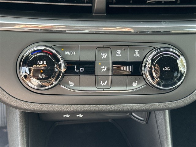 Buick Envista Vehicle Full-screen Gallery Image 18