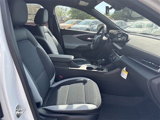 Buick Envista Vehicle Full-screen Gallery Image 23