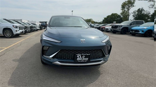 Buick Envista Vehicle Full-screen Gallery Image 03