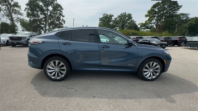 Buick Envista Vehicle Full-screen Gallery Image 09