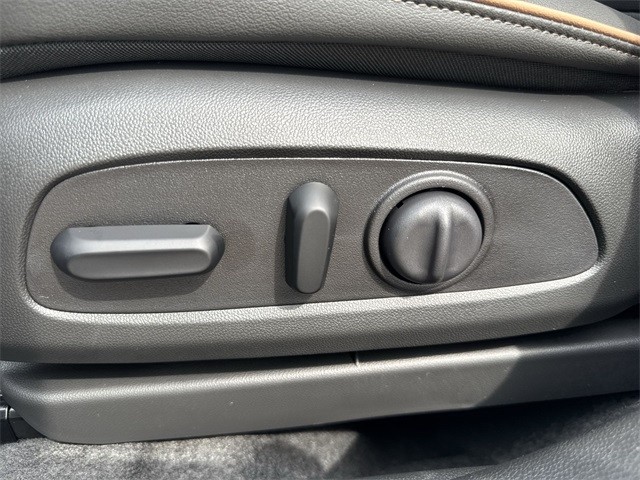 Buick Envista Vehicle Full-screen Gallery Image 12