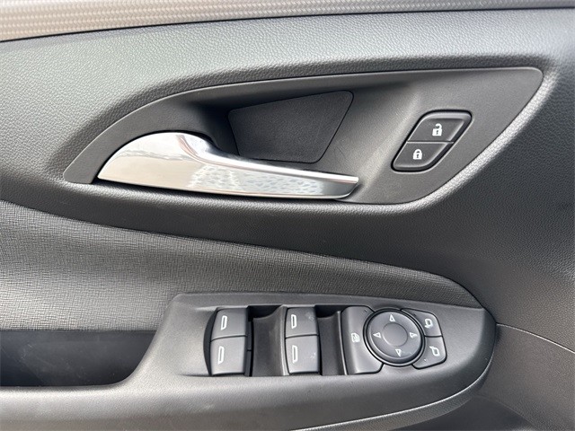 Buick Envista Vehicle Full-screen Gallery Image 13