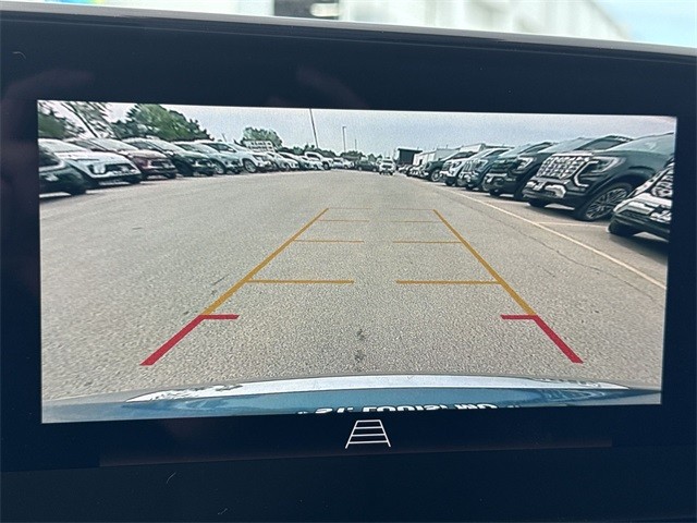 Buick Envista Vehicle Full-screen Gallery Image 17