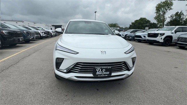 Buick Envista Vehicle Full-screen Gallery Image 03