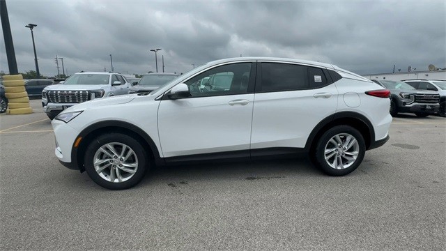 Buick Envista Vehicle Full-screen Gallery Image 05