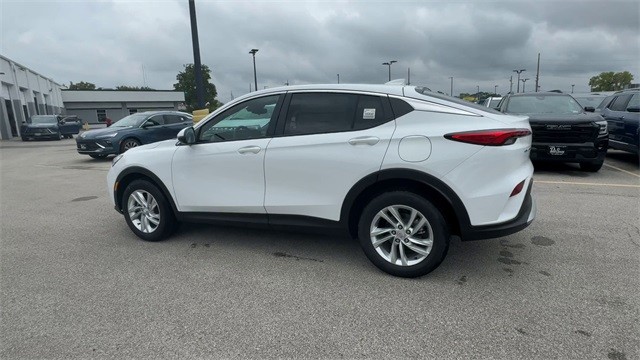 Buick Envista Vehicle Full-screen Gallery Image 06