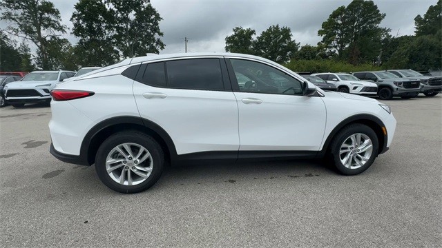 Buick Envista Vehicle Full-screen Gallery Image 09