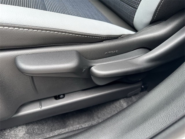 Buick Envista Vehicle Full-screen Gallery Image 12