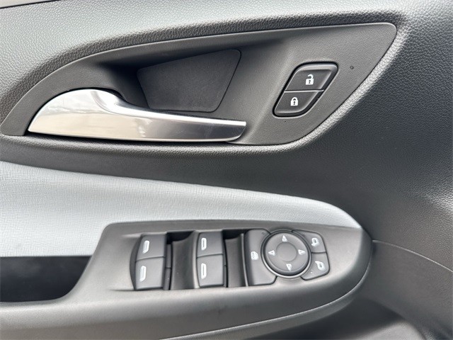 Buick Envista Vehicle Full-screen Gallery Image 13