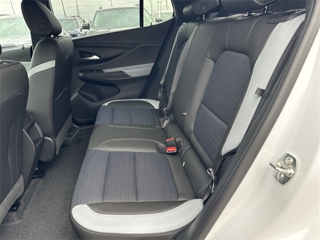 Buick Envista Vehicle Full-screen Gallery Image 21