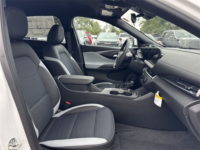 Buick Envista Vehicle Full-screen Gallery Image 23