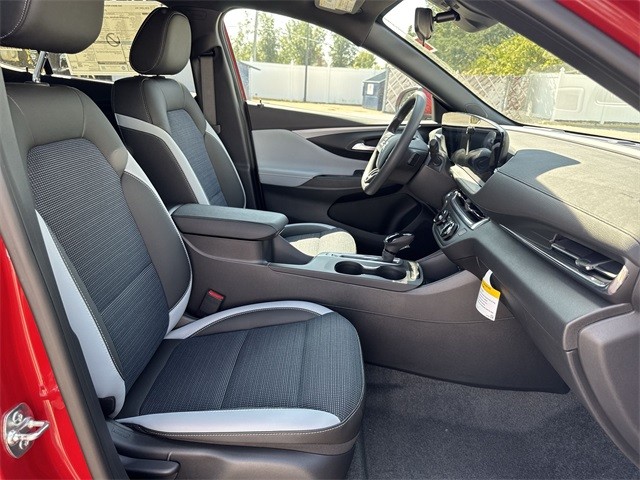 Buick Envista Vehicle Full-screen Gallery Image 23